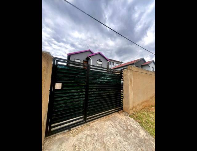 2 BEDROOM PROPERTY TO RENT IN FLEURHOF